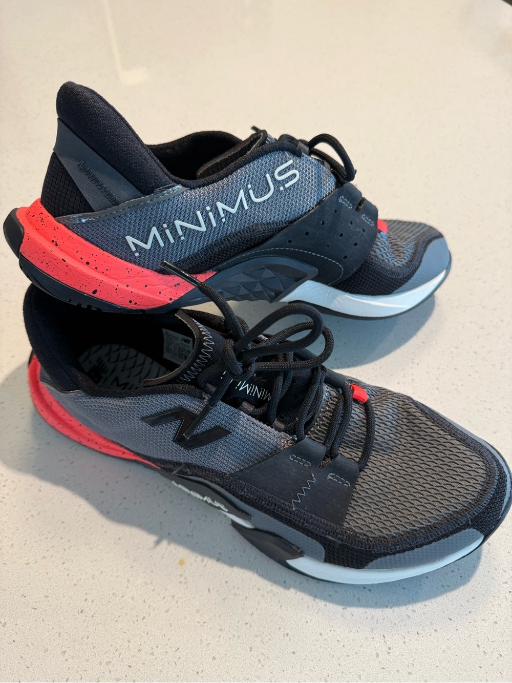 New Balance Minimus Men's Trainers in Black, Gray & Coral